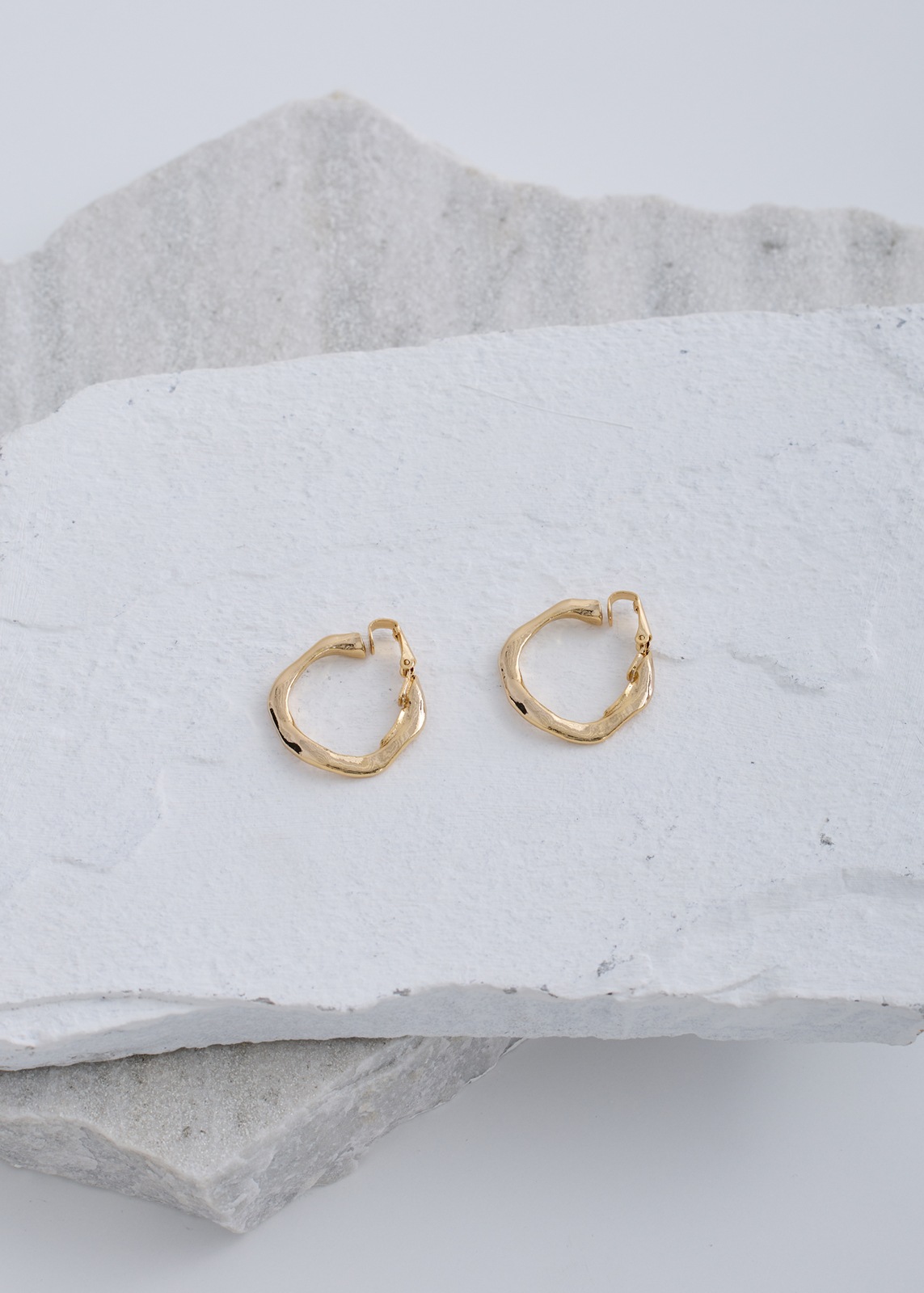 【Sea`ds Mara】プチ ウェーブ イヤリング