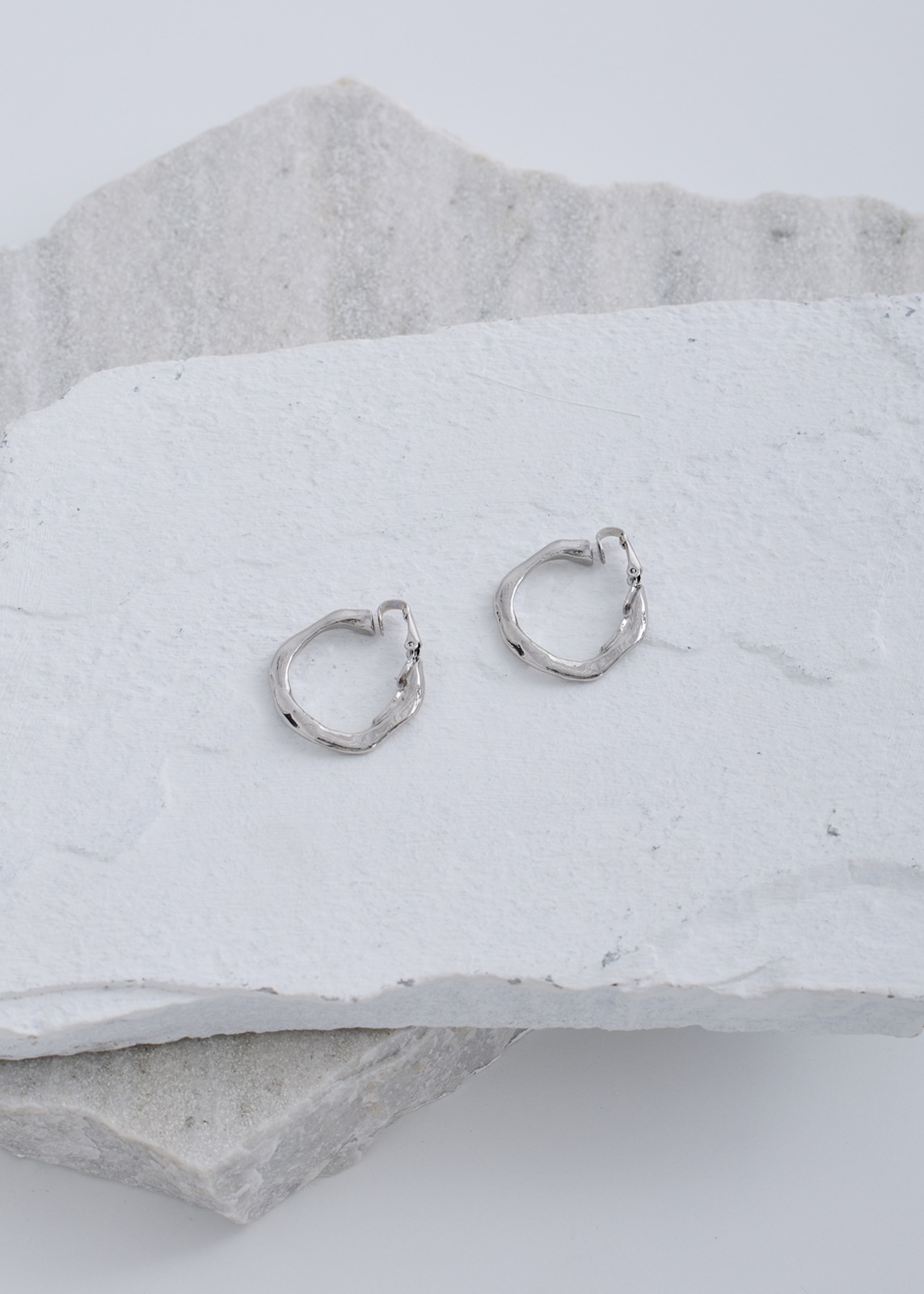 【Sea`ds Mara】プチ ウェーブ イヤリング