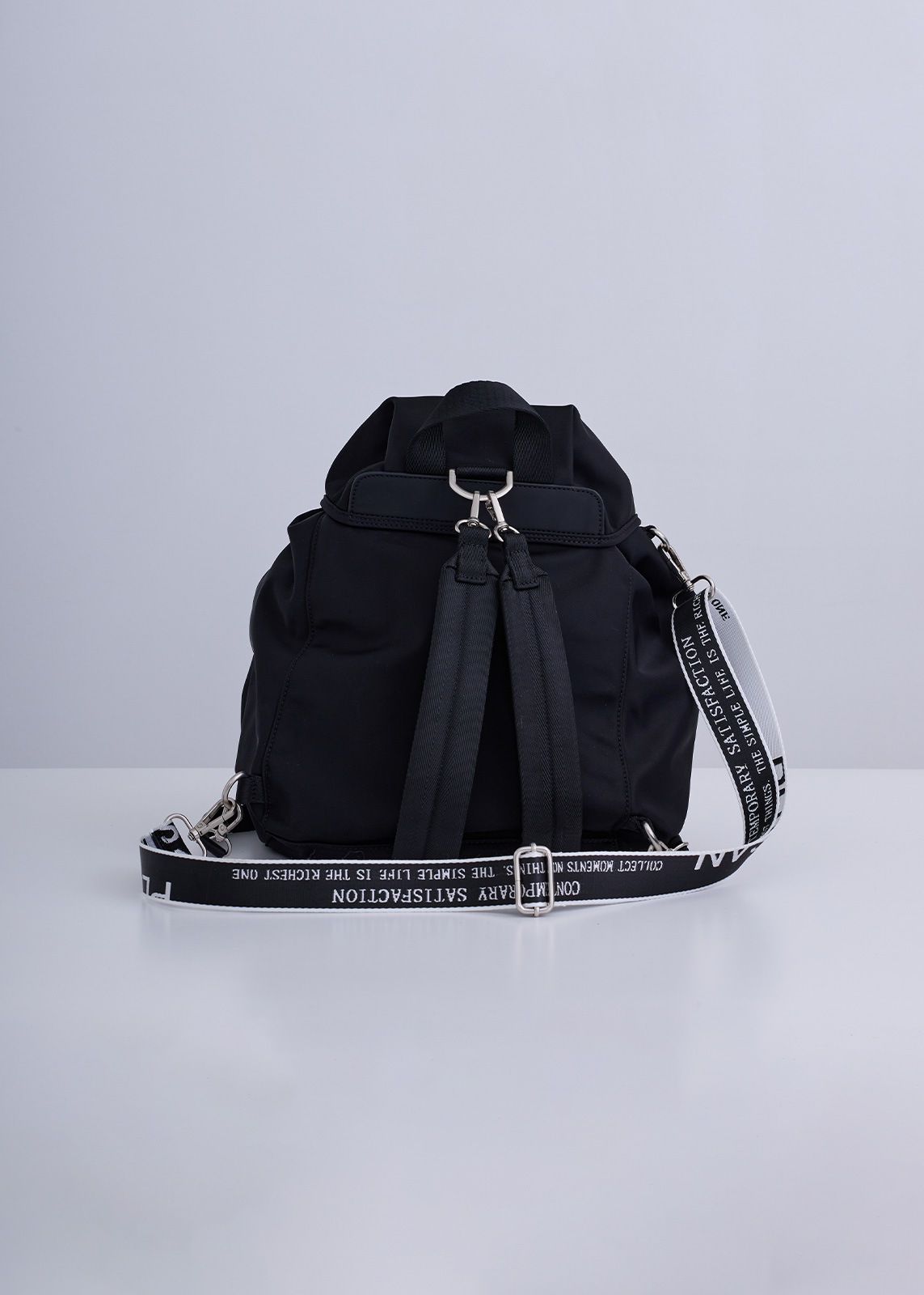 【PLUS an】ストラップ付き 軽量 リュック