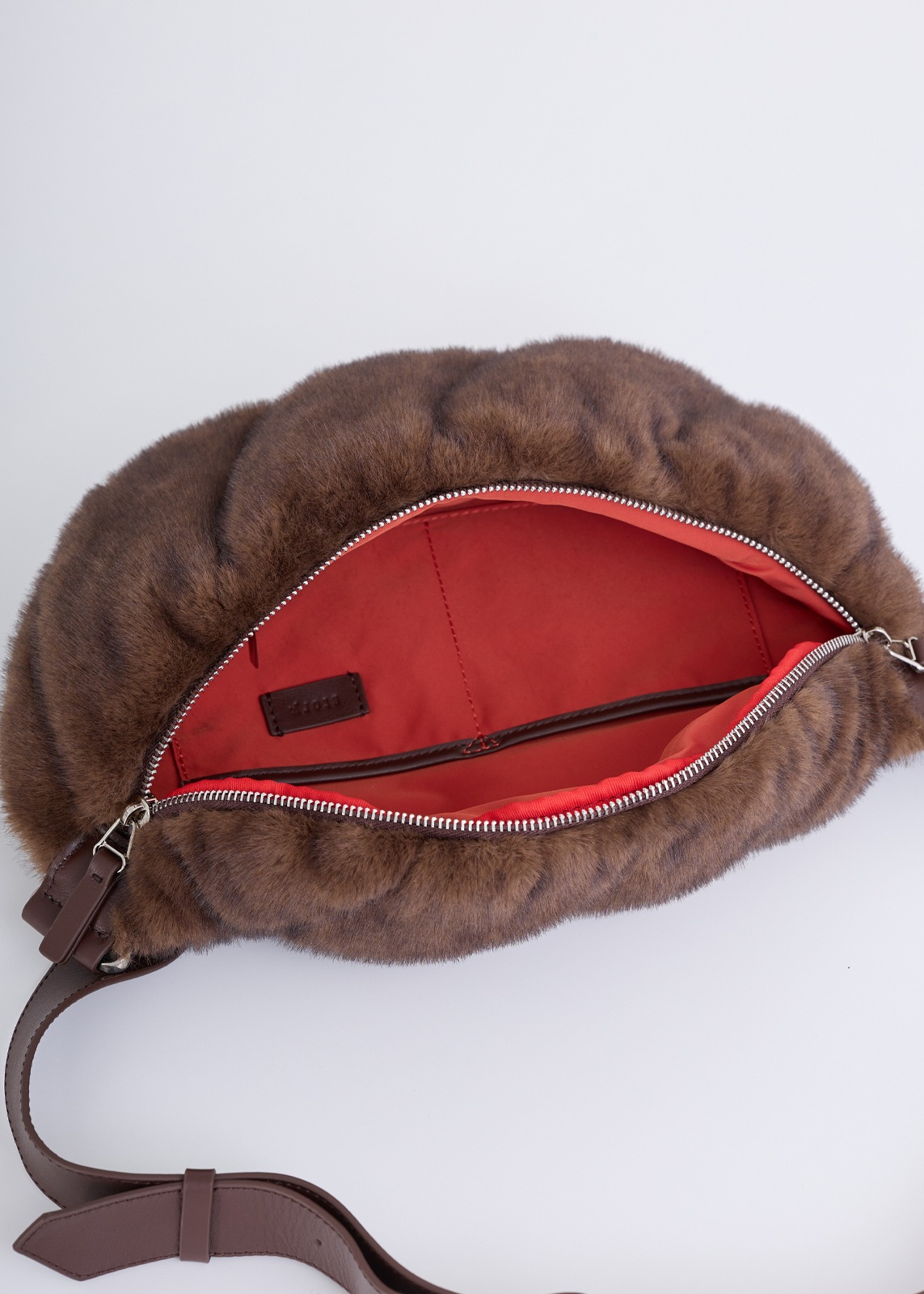 story.(ストーリー)】 エコファーボディバッグ | story. | Cour Carre  