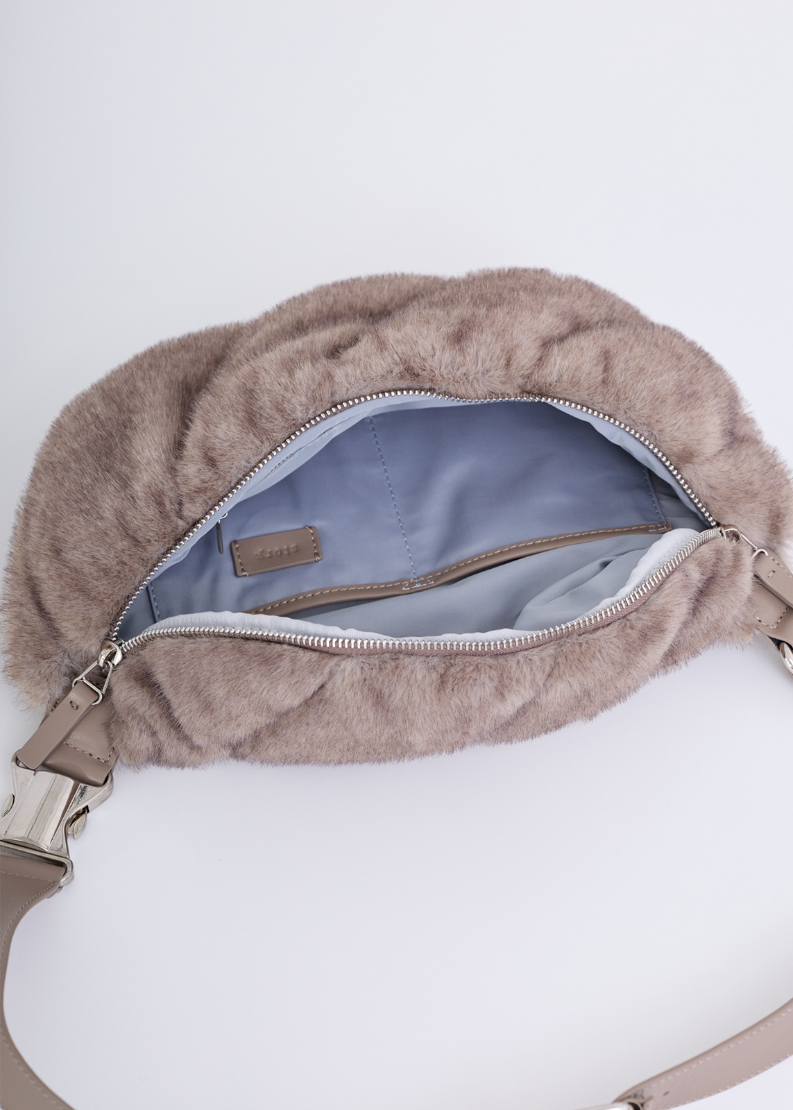 story.(ストーリー)】 エコファーボディバッグ | story. | Cour Carre  