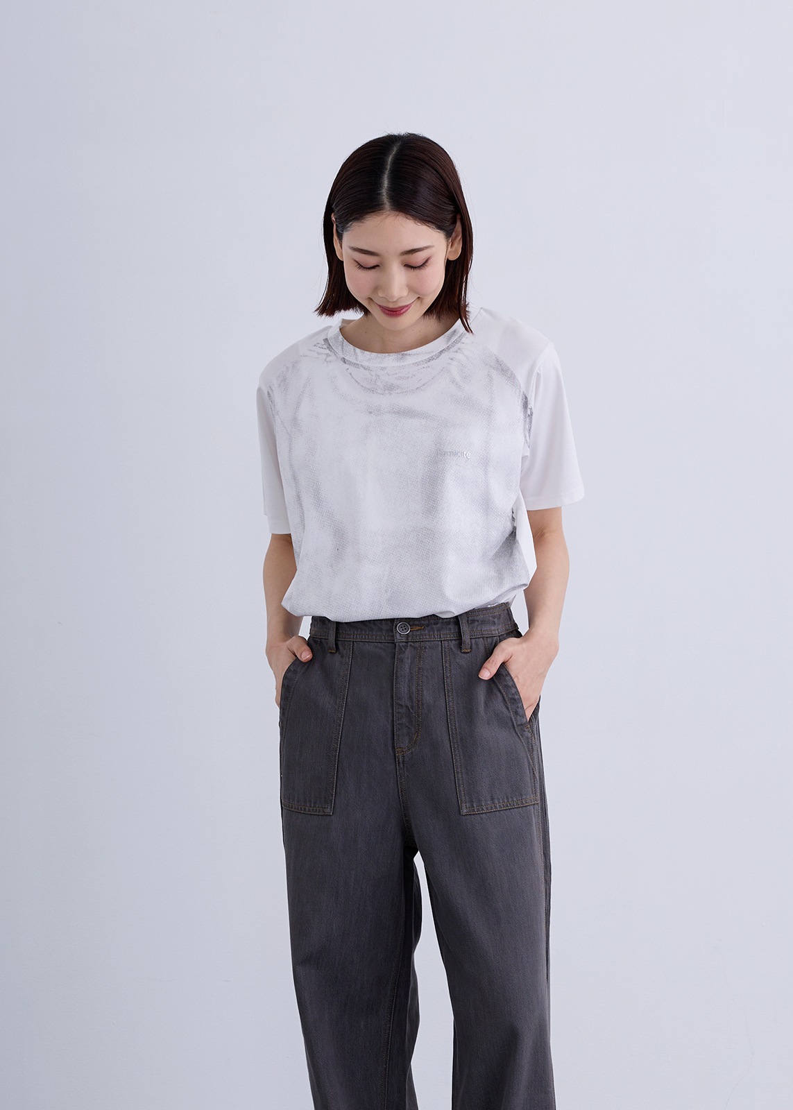 【Femicite】製品プリント Tシャツ
