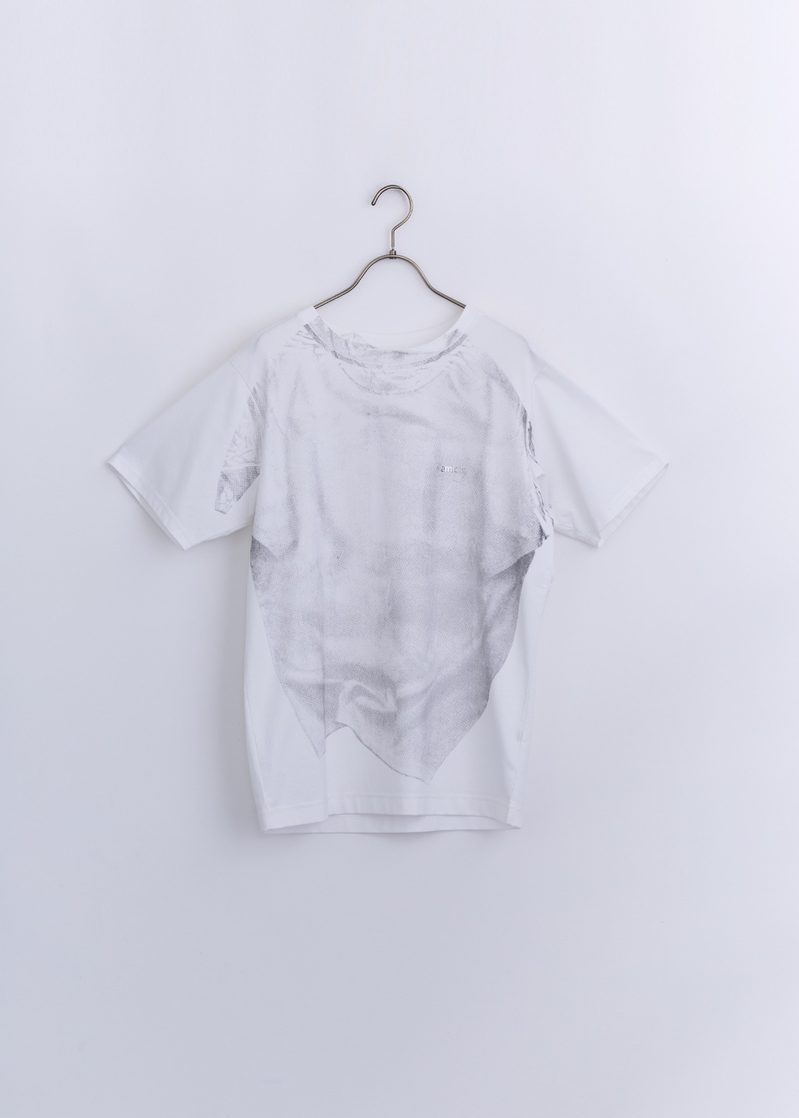 【Femicite】製品プリント Tシャツ