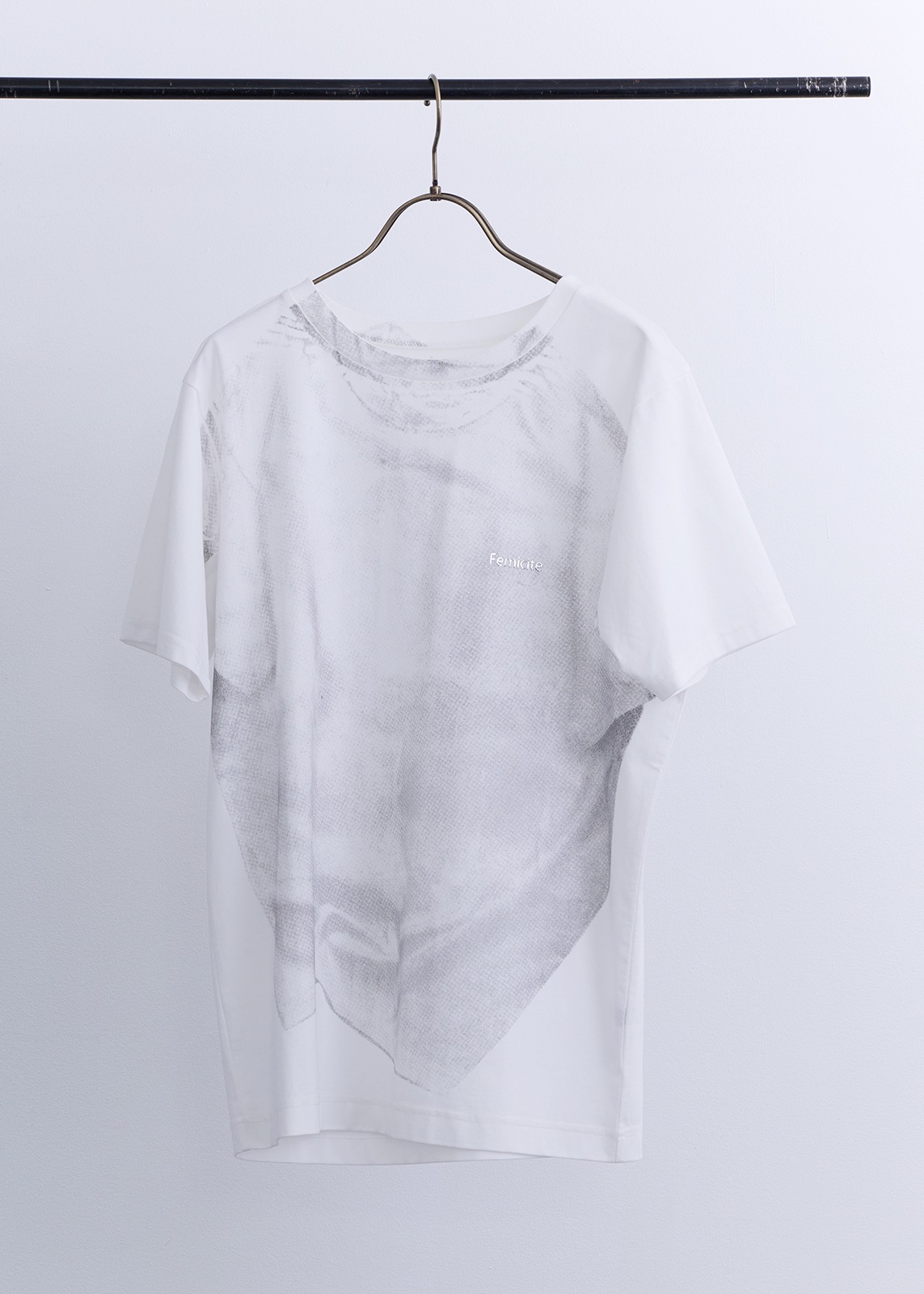【Femicite】製品プリント Tシャツ