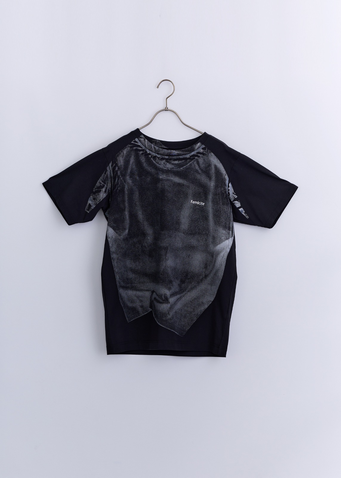 【Femicite】製品プリント Tシャツ