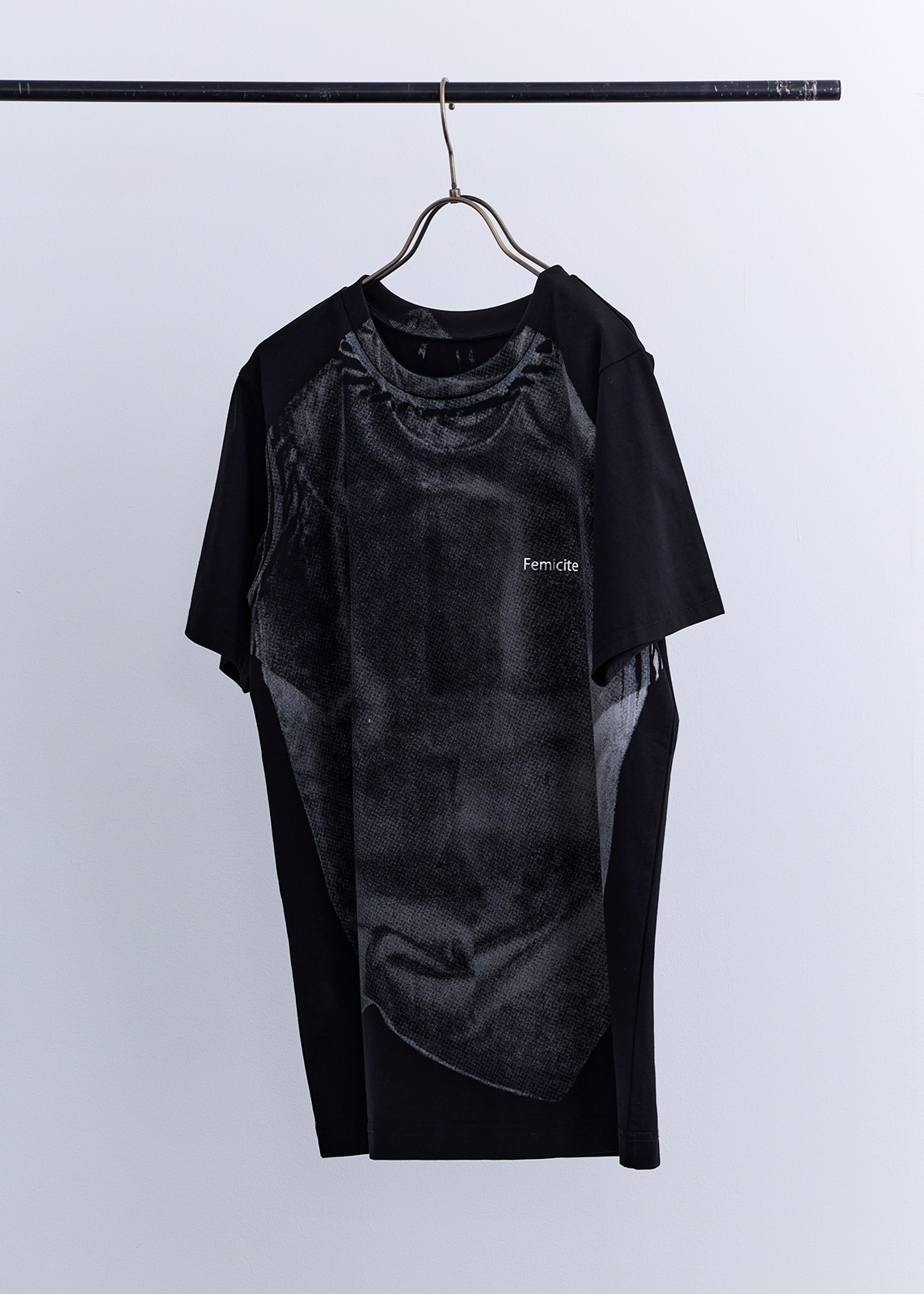 【Femicite】製品プリント Tシャツ