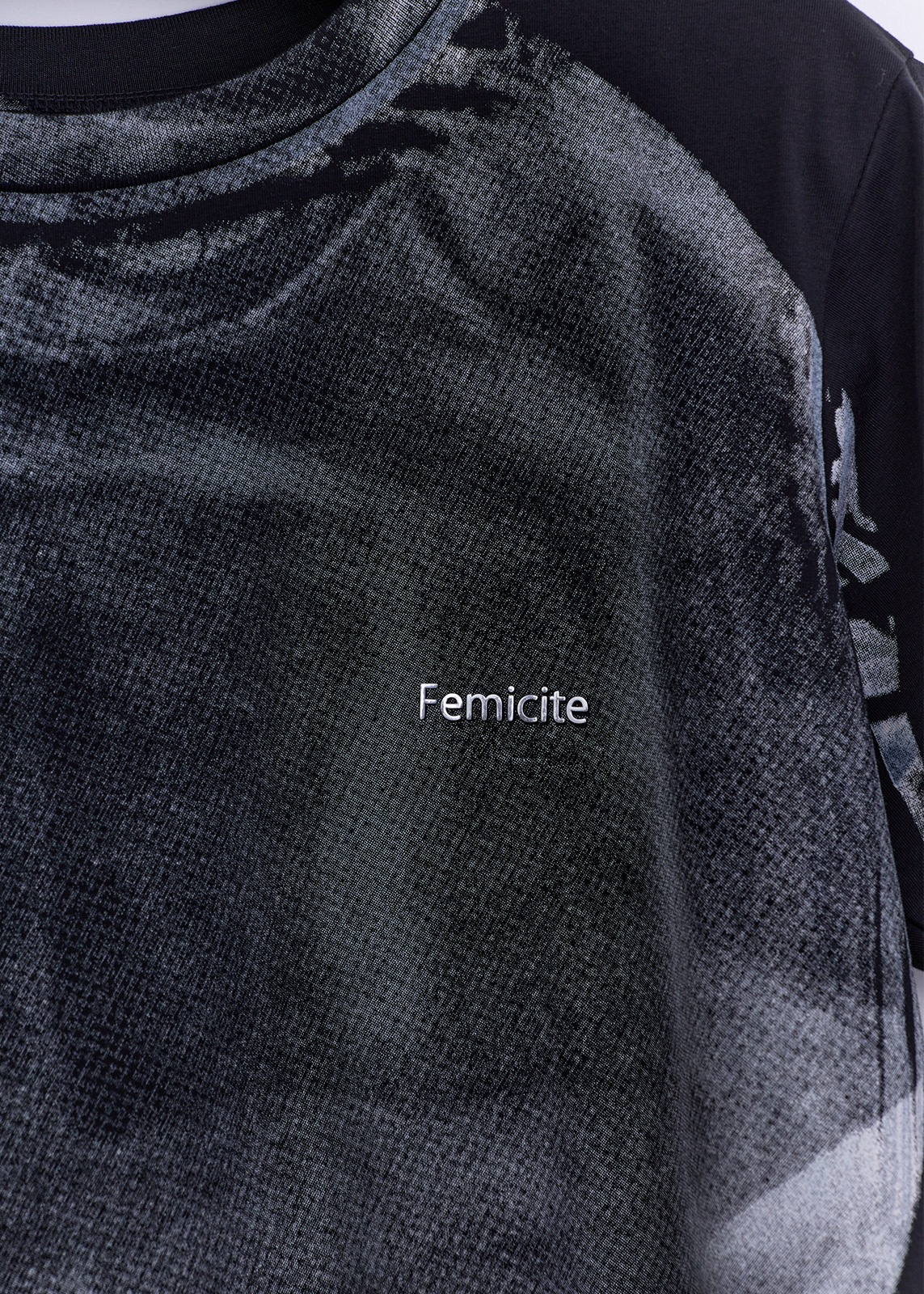 【Femicite】製品プリント Tシャツ