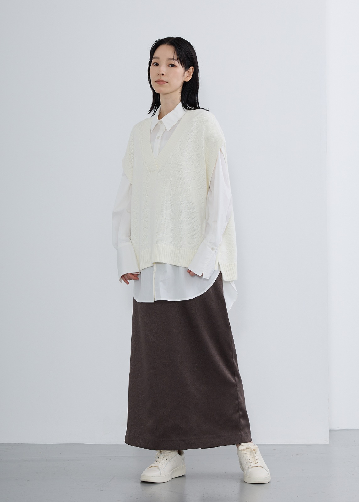 【LUIS MARI】 ポイントロゴベスト