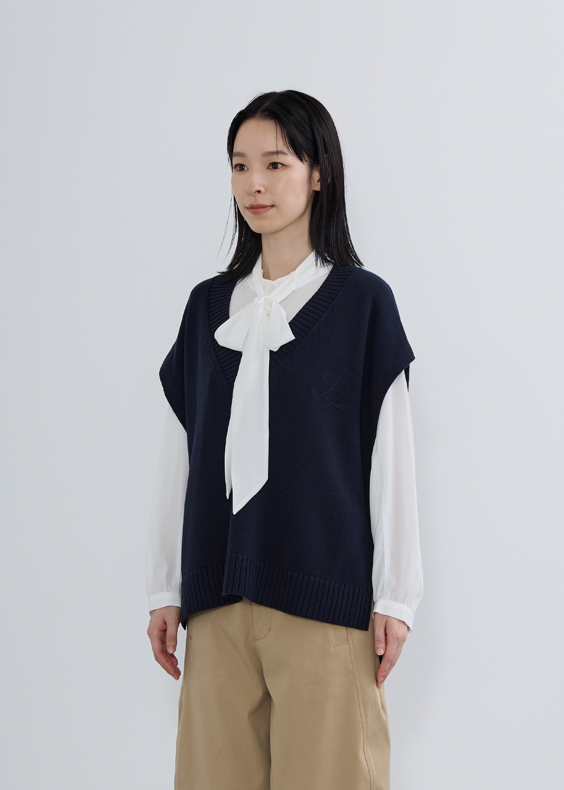 【LUIS MARI】 ポイントロゴベスト