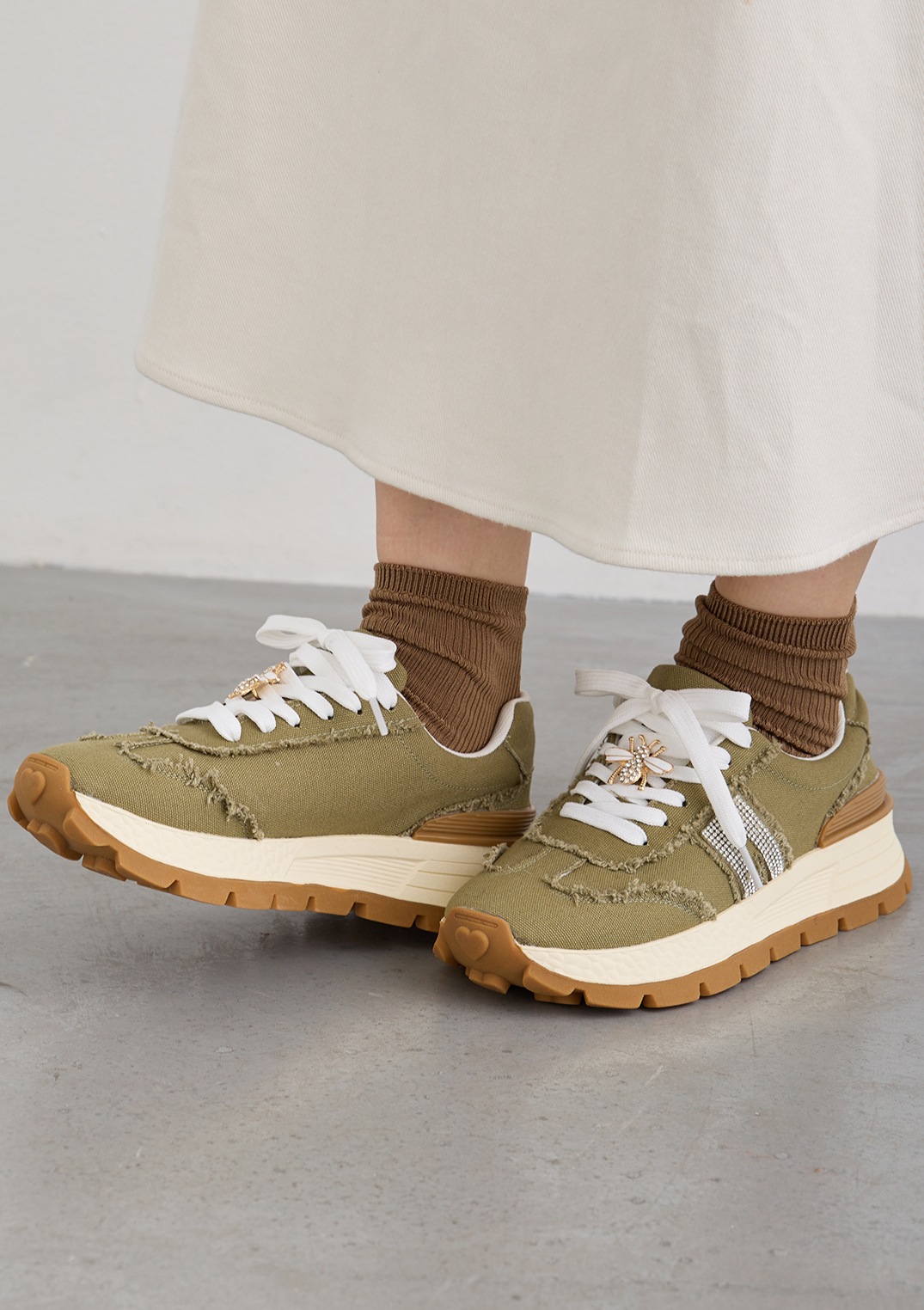 Cour Carre an】ハチスニーカー | NEW ARRIVAL | Cour Carre an ONLINE