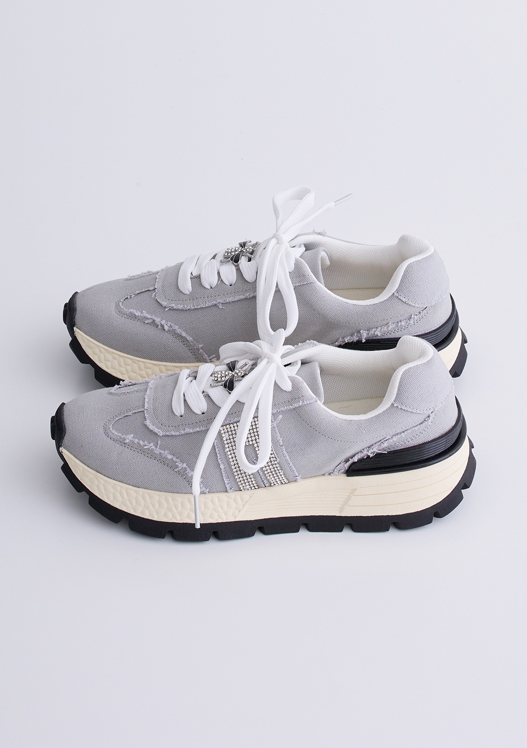 Cour Carre an】ハチスニーカー | NEW ARRIVAL | Cour Carre an ONLINE