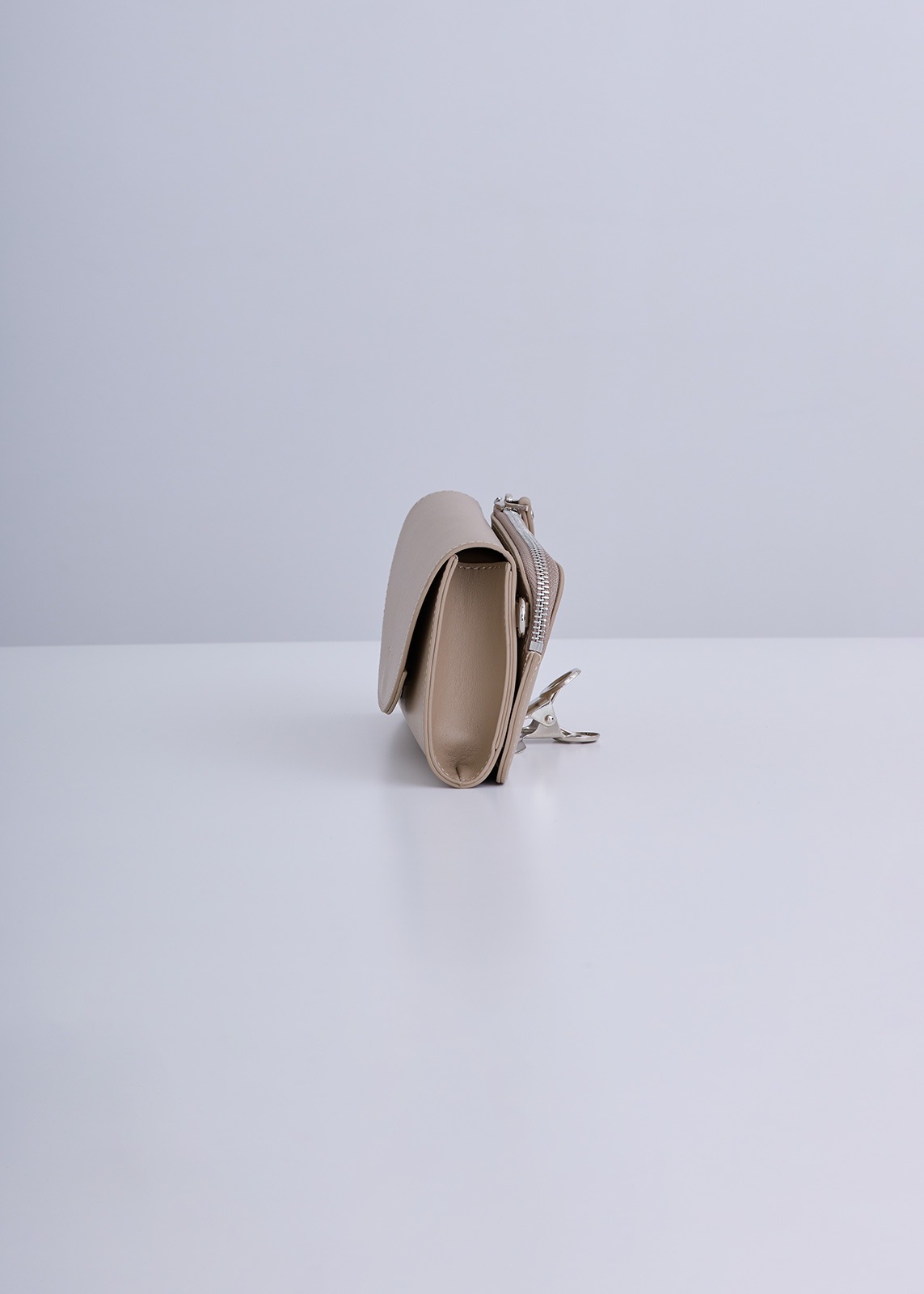 【SUMMER SALE】【story.】フラップ ボディ バッグ〈ベルト・ショートストラップ付き〉