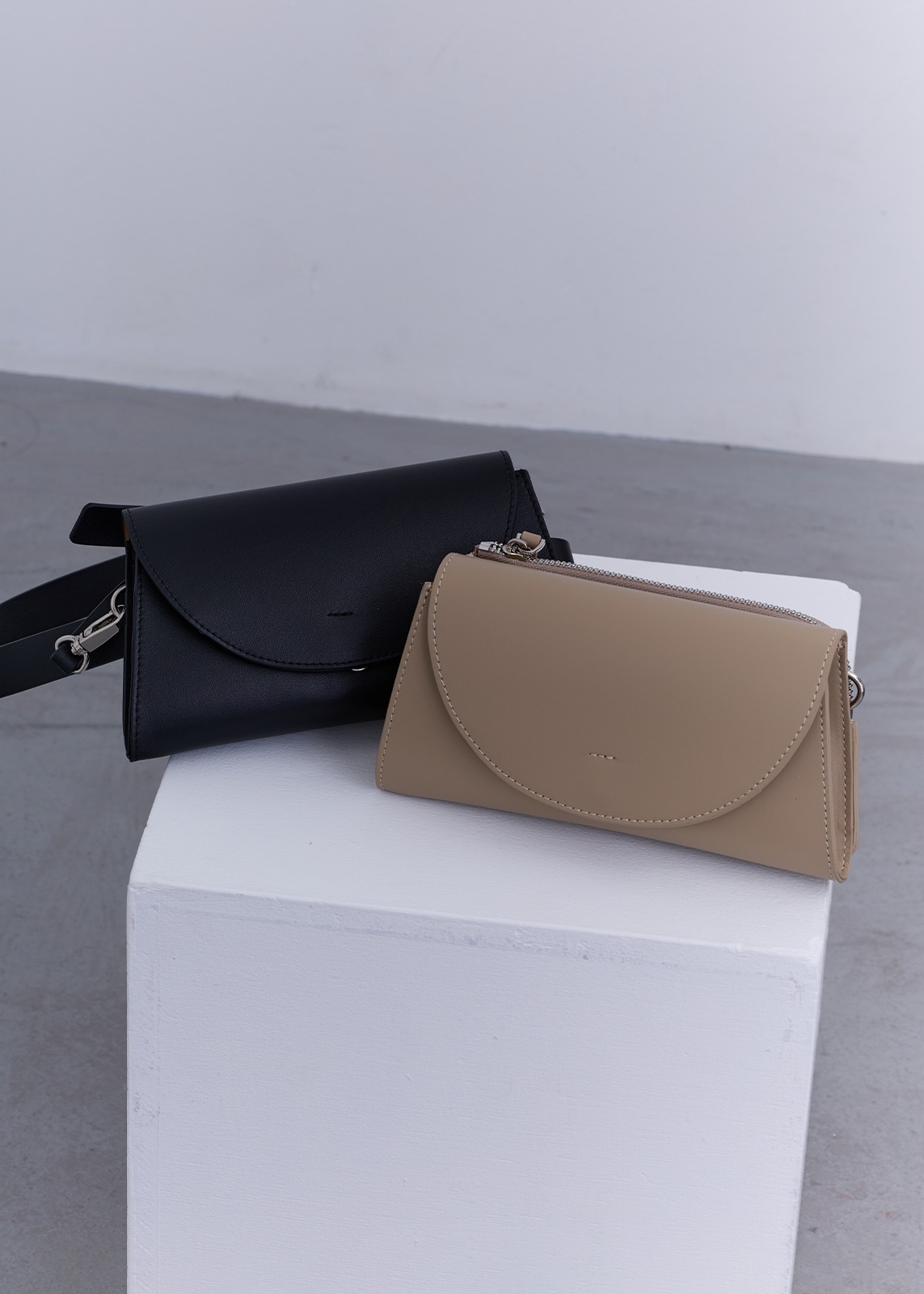 【SUMMER SALE】【story.】フラップ ボディ バッグ〈ベルト・ショートストラップ付き〉