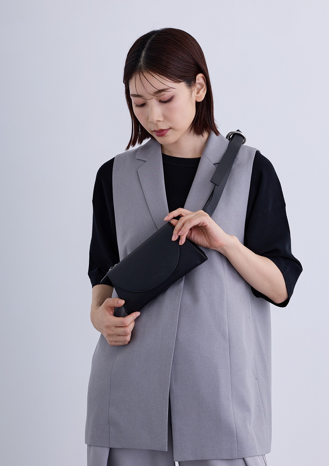 【SUMMER SALE】【story.】フラップ ボディ バッグ〈ベルト・ショートストラップ付き〉