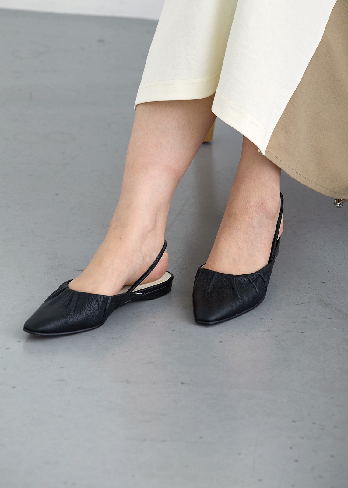 【Cour Carre an】バックスリング パンプス