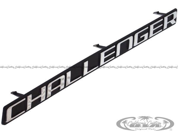 MOPER純正 フロント グリル エンブレム CHALLENGER 68047939AA 08-14y