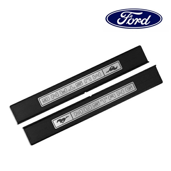 フォード純正 15y- FORD マスタング スカッフプレート フロント 2枚セット ドアシル サイドシルプレート プロテクター MUSTANGロゴ入り 樹脂製 LED付 FR3Z63132A08AA