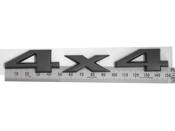 MOPAR純正エンブレム 4x4ロゴ 68207205AA（ラングラー、グランドチェロキー、コンパス、パトリオット、レネゲード、コマンダー 他）