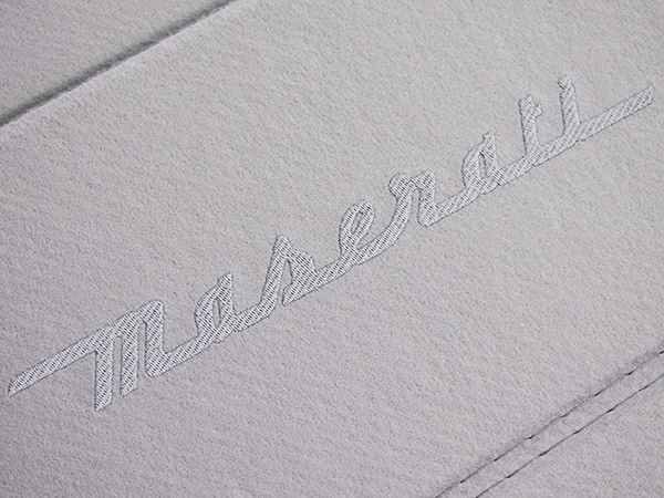 USマセラティ純正 専用設計 Maserati ロゴ &刺繍入サンシェード 吸盤