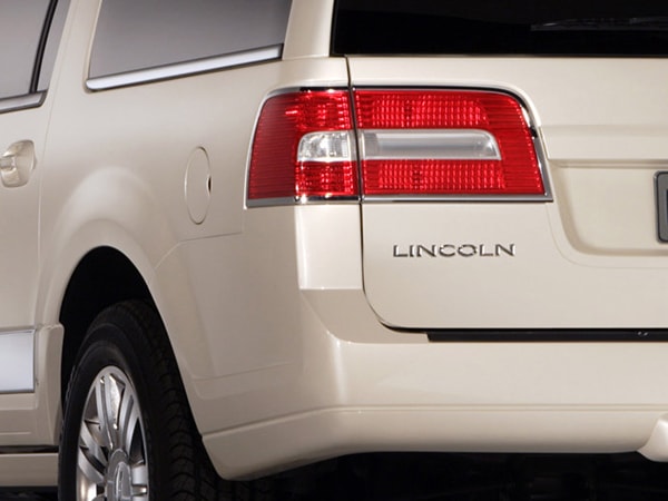 フォード純正 テールランプ アウター 左側 LH 運転席側 8L7Z13405A 07-14y リンカーン ナビゲーター