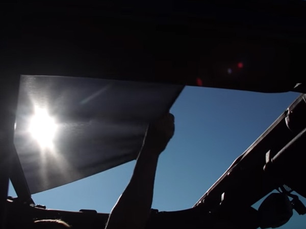 【BESTOP 正規品】BESTOP ジープ JK ラングラー 2ドア/4ドア ハードトップ サンライダー用 リトラクタブル メッシュ サンシェード ルーフシェード 日よけ 日除け 遮光