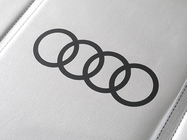 USアウディ純正 専用設計 AUDI ロゴ入 サンシェード 吸盤不要