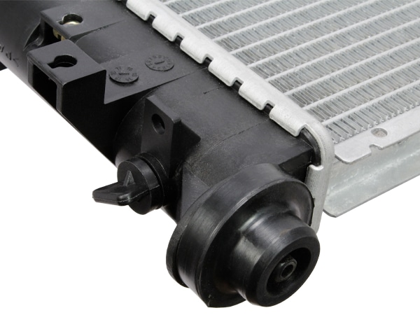 【APDI 正規品】キャデラック 04-09y SRX 3.6L 4.6L 05-10y STS 4.6L ラジエター ラジエーター 8012733 冷却 コア クーリング クーラント 互換品番GM#19129969/88957419/ACDELCO#21508/21658