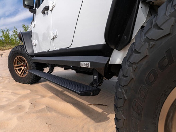 【AMP RESEARCH 正規品】ジープ JT グラディエーター Gladiator 電動 サイドステップ パワーステップ 電動格納 パワーランニングボード パウダーコーティング LEDライト付 POWER STEP XL 77135-01A