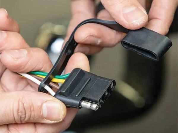 【CURT 正規品】カスタムワイアリングハーネス 56407 ダストカバー付 テールライト テールランプ ジープ JL ラングラー | JT グラディエーター