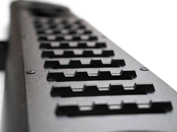 【DV8 OFFROAD 正規品】OE Plus サイドステップ チューブステップ SRJL-10 1台分 左右セット DV8ロゴ入 スチール製 ブラックパウダーコート仕上げ ジープ JL ラングラー 2ドア車用