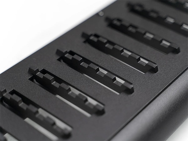 【DV8 OFFROAD 正規品】OE Plus サイドステップ チューブステップ SRJK-08 1台分 左右セット DV8ロゴ入 スチール製 ブラックパウダーコート仕上げ ジープ JK ラングラー アンリミテッド 4ドア車用