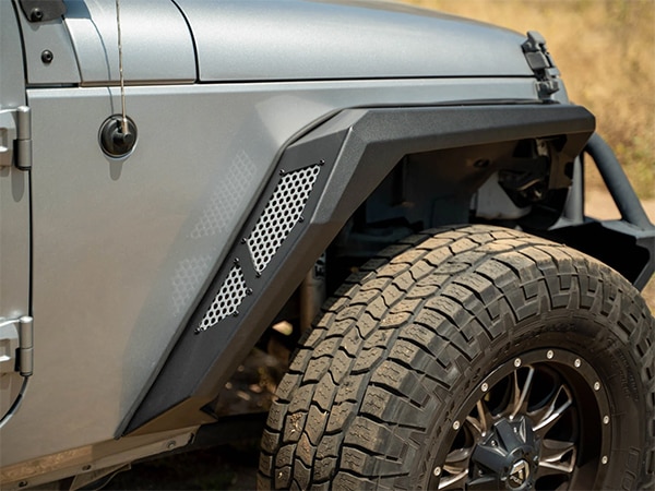 【DV8 OFFROAD 正規品】アーマーフェンダーフレア FDJK-09 フロント リア 1台分 左右セット アンバーライト付 DV8ロゴ入 スチール/アルミメッシュ製 ブラックパウダーコート仕上げ ジープ JK ラングラー2ドア | JK ラングラー アンリミテッド 4ドア