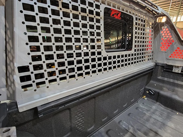 【MOTOBILT 正規品】チェイスラック用 モールパネル MB5058 ベースキャリア ルーフキャリア リアガラス サイズ 高54.6cm×幅145cm×奥行5cm 重さ 10kg ジープ JT グラディエーター モトビルト