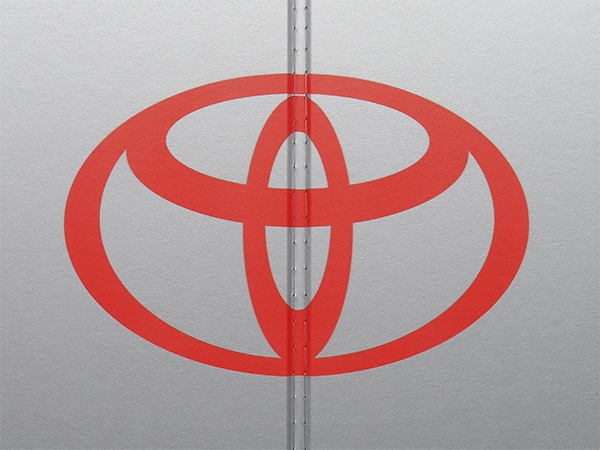 USトヨタ純正 専用設計 TOYOTAロゴ入 サンシェード 吸盤不要 折りたたみ式 ケース付 TOYOTA カローラクロス 10系 CoverCraft カバークラフト