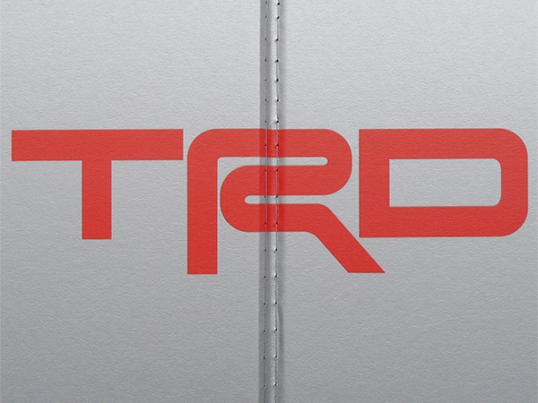 USトヨタ純正 専用設計 TRDロゴ入 サンシェード 吸盤不要 折りたたみ式 ケース付 18-23y TOYOTA タコマ CoverCraft カバークラフト