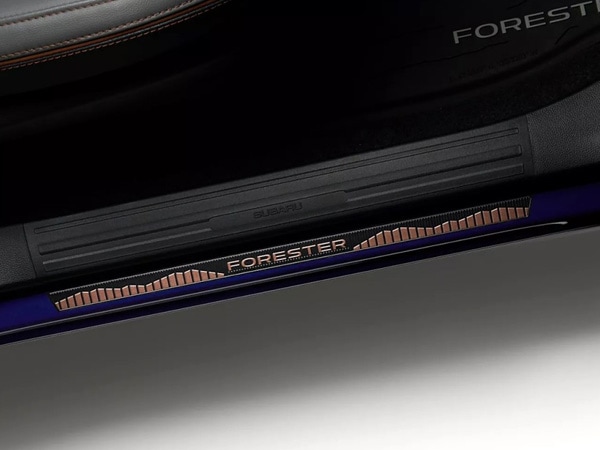 USスバル純正 SUBARU フォレスター SL系 令和7年4月-現行 フロントドア サイドシルプレート 左右分 2枚セット スカッフガード スカッフプレート ブロンズ FORESTERロゴ入