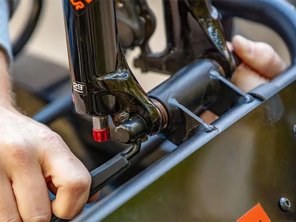 CURT 正規品】ルーフラック ルーフバスケット ルーフキャリア 18123用