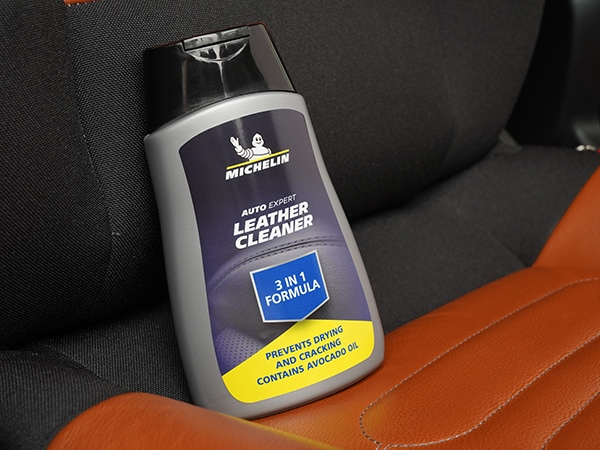 【MICHELIN 正規品】 3 in 1 レザークリーナー 250ml 洗浄 栄養補給 保湿 レザーシート 防汚 洗車 洗剤 コーティング剤 ワックス 艶出 ミシュラン