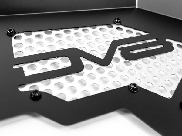【DV8 OFFROAD 正規品】ジープ JEEP JK ラングラー 2ドア アンリミテッド 4ドア フロントインナーフェンダー フロント 左右セット DV8ロゴ入 アルミ製 メッシュパネル パウダーコート仕上げ