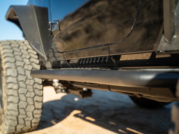 【DV8 OFFROAD 正規品】ジープ JEEP JK ラングラー 2ドア OE Plus サイドステップ チューブステップ 1台分 左右セット DV8ロゴ入 スチール製 ブラックパウダーコート仕上げ