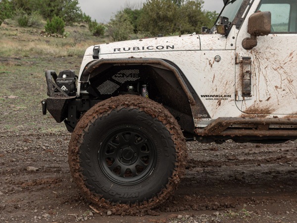 【DV8 OFFROAD 正規品】ジープ JEEP JK ラングラー 2ドア アンリミテッド 4ドア フロントインナーフェンダー フロント 左右セット DV8ロゴ入 アルミ製 メッシュパネル パウダーコート仕上げ