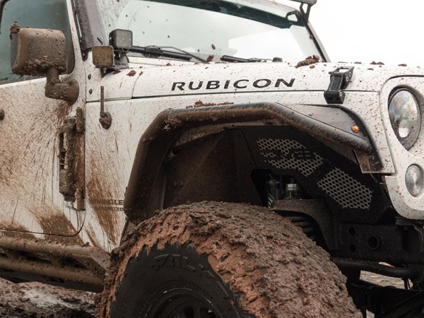 【DV8 OFFROAD 正規品】ジープ JEEP JK ラングラー 2ドア アンリミテッド 4ドア フロントインナーフェンダー フロント 左右セット DV8ロゴ入 アルミ製 メッシュパネル パウダーコート仕上げ