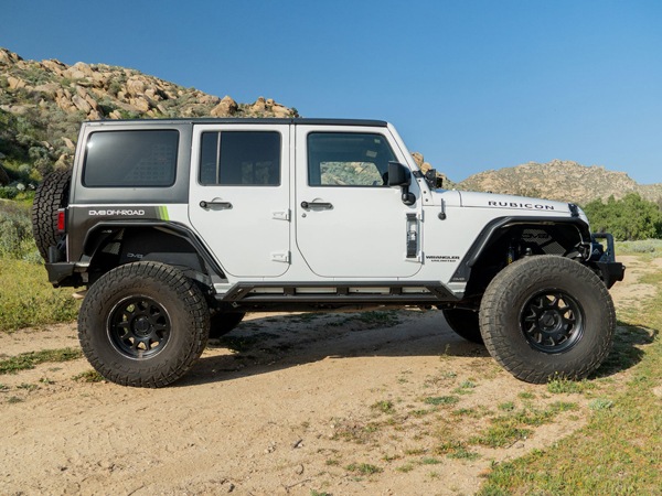 【DV8 OFFROAD 正規品】ジープ JEEP JK ラングラー 2ドア アンリミテッド 4ドア フロントインナーフェンダー フロント 左右セット DV8ロゴ入 アルミ製 メッシュパネル パウダーコート仕上げ