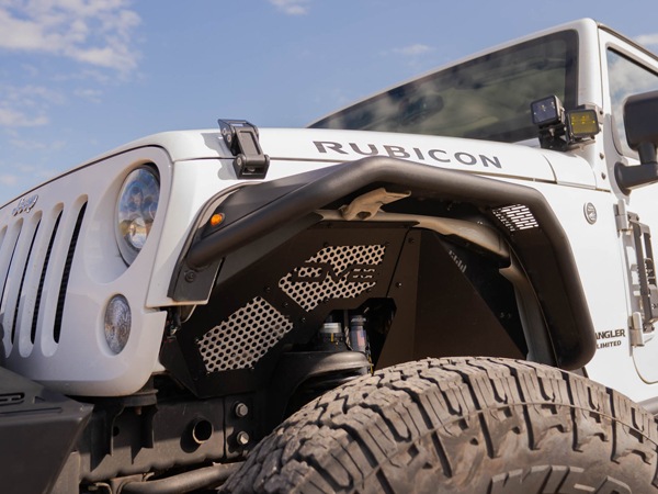 【DV8 OFFROAD 正規品】ジープ JEEP JK ラングラー 2ドア アンリミテッド 4ドア フロントインナーフェンダー フロント 左右セット DV8ロゴ入 アルミ製 メッシュパネル パウダーコート仕上げ