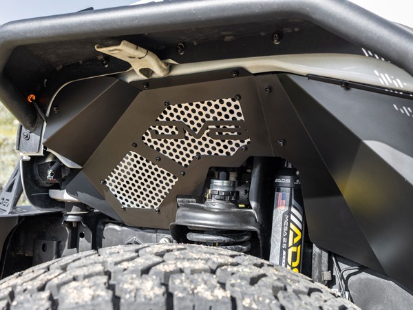 【DV8 OFFROAD 正規品】ジープ JEEP JK ラングラー 2ドア アンリミテッド 4ドア フロントインナーフェンダー フロント 左右セット DV8ロゴ入 アルミ製 メッシュパネル パウダーコート仕上げ