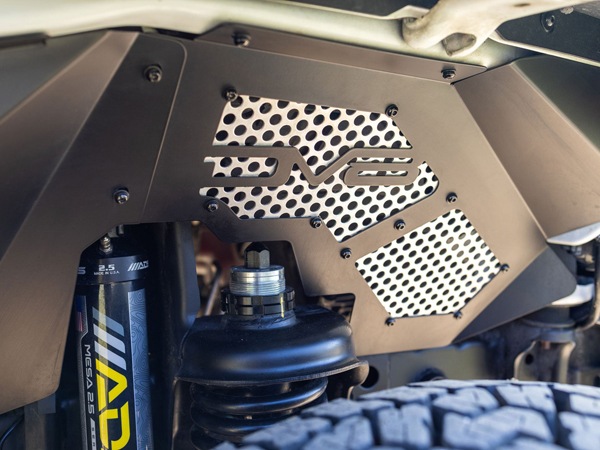 【DV8 OFFROAD 正規品】ジープ JEEP JK ラングラー 2ドア アンリミテッド 4ドア フロントインナーフェンダー フロント 左右セット DV8ロゴ入 アルミ製 メッシュパネル パウダーコート仕上げ