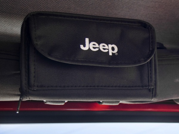 MOPAR純正  JEEPロゴ入  サングラスホルダー 小物入れ TJラングラー JK ラングラー JL ラングラー JT グラディエーター チェロキー グランドチェロキー レネゲード コンパス