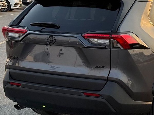 USトヨタ純正 TOYOTA RAV4 50系 平成31年4月-現行 リアエンブレム リアゲート ゲートエンブレム トランク RAV4 / XLE / TOYOTAロゴ ブラック 両面テープ オーバーレイ 純正に貼り付け