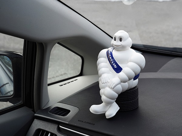 【MICHELIN正規品】ミシュラン ビバンダム ムッシュビバンダム ミシュランマン 19cm フィギュア タイヤ台座 両面テープ固定 人形 置物 ポージング オブジェ ミシェランガイド ミシェランレストラン