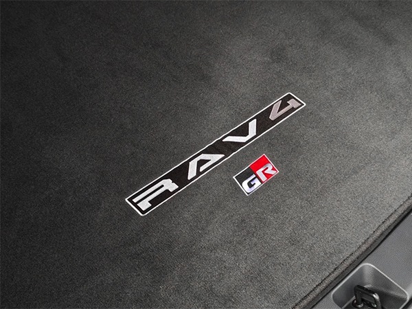 USトヨタ純正 TOYOTA RAV4 60系 令和7年12月-現行 AXAN64 AXAP64 リア カーゴプロテクター  RAV4 GRロゴ入 GR SPORT仕様 プレミアム カーペット カーゴマット ラゲッジマット カーゴライナー トランクマット US仕様 北米仕様 USDM